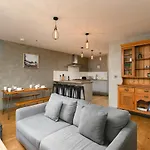 Penthousestays Nr Notting Hill - Luxury 2 Bedroom King Bed Apartment - Near Portobello Road