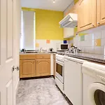 Oxford Street - Mayfair, Central London Budget Apartment