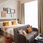 The Clermont London, Victoria