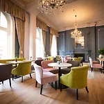 The Clermont London, Victoria