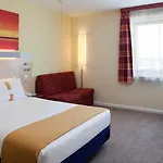 Holiday Inn Express London - Newbury Park, An Ihg Hotel