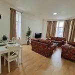 Spacious 4 Bedrooms Apartment For 10 Near Marble Arch