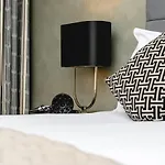 Penthousestays Nr Notting Hill - Luxury 2 Bedroom King Bed Apartment - Near Portobello Road