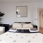 London 2 Bed Apartment