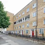 Bright & Welcoming Garden Flat Sleeps 6 In Style