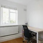 Bright & Welcoming Garden Flat Sleeps 6 In Style