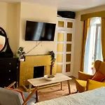 Candy Cafe Apartment