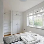Bright & Welcoming Garden Flat Sleeps 6 In Style