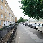 Bright & Welcoming Garden Flat Sleeps 6 In Style