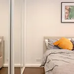 Modern Flat In The Heart Of West London