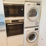 London Luxury Spacious 2 Bedroom Apartment 4 Mins From Ilford Stn. Free Parking