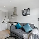 Lovely 1 Bedroom With Outdoor Space