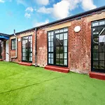 Lovely 1 Bedroom With Outdoor Space