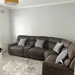 Lovely Forest Hill Flat