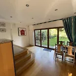Beautiful 5-Bedroom Townhouse