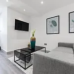 Lovely 2 Bedroom Apartment In Greater London