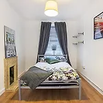 Comfortable 3 Bed Flat Zone 1 London