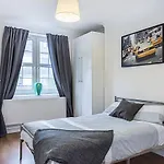 Comfortable 3 Bed Flat Zone 1 London