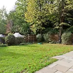 Delightful Apartment In Prime Location Near Hampstead Heath By Underthedoormat