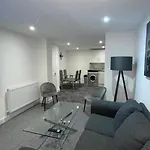 2 Bed Room Luxury Apartment In Old Kent Road London