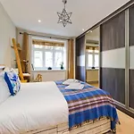 Delightful Apartment In Prime Location Near Hampstead Heath By Underthedoormat