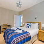Delightful Apartment In Prime Location Near Hampstead Heath By Underthedoormat