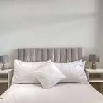 Cosy 1-Bed By Heathrow Airport