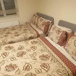London Luxury 3 Bedroom Flat 1Min Walk From Underground, With Free Parking Sleeps X10