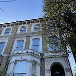 81 St Quintin Avenue