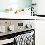 Pass The Keys - Modern Flat In South Central London