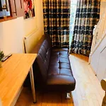 F10- Mezzanine 1St Floor Flat Fits 3 Near Paddington