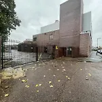 Crownage Court