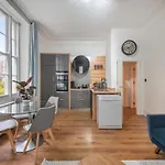 Spacious Two Bedroom By London Zoo