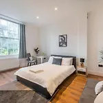 Spacious Two Bedroom By London Zoo
