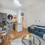 Spacious Two Bedroom By London Zoo