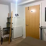 Large London Apartment Near Portobello Market, Notting Hill