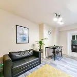 Stylish 2 Bed Garden Flat In Zone 1 Central London