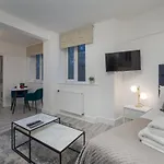 Capital Apartment 4 Chelsea Cloisters
