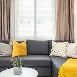 Spacious Beautiful Just-Renovated Flat With Patio - Chelsea