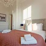 Stunning 6 Bedroom Flat