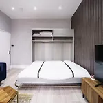 Modern Apartment Near Wembley Stadium