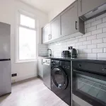 Modern Apartment Near Wembley Stadium