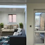 Three Bedroom House In Tooting By Star Apartments London