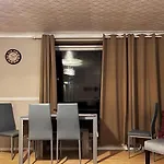 Vintage 3 Bedroom House Near Catford - 1 Double Bed, 3 Single Beds, Max 5 People