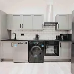 Modern 2 Bed Flat Near Wembley Stadium