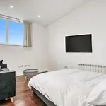 Stylish Studio By Heathrow Airport