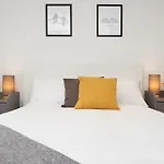 High Spec 2 Bed Apartment W/Parking Available