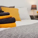 High Spec 2 Bed Apartment W/Parking Available