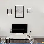 High Spec 2 Bed Apartment W/Parking Available