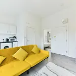 Amazing 1-Bed Flat 20 Mins Into London Victoria